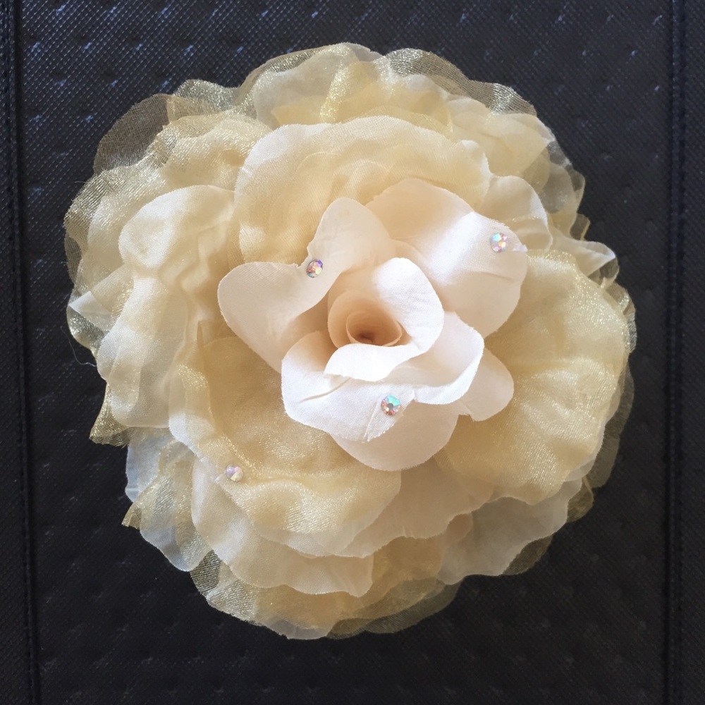 New Handmade 6” Fabric Flower with alligator clip